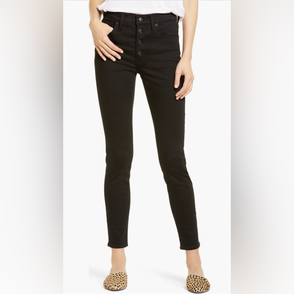 Size: 25 Black Front Button Madewell Jeans